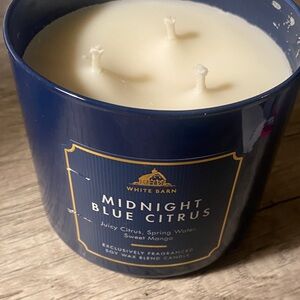 White Barn Midnight Blue Citrus Candle in Deep Blue